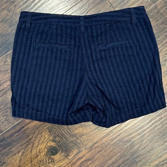 Shorts - Picture 3 of 4